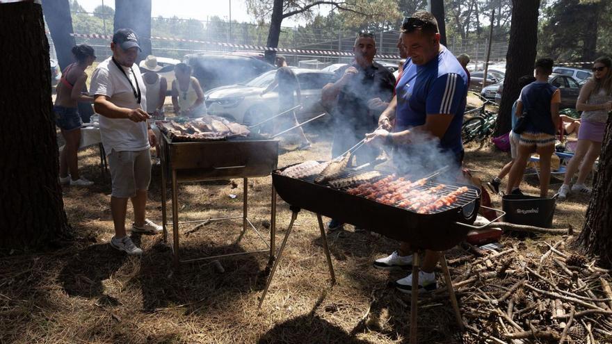 San Ramón atrae a las familias de A Illa con el encanto de la buena mesa y una mejor compañía