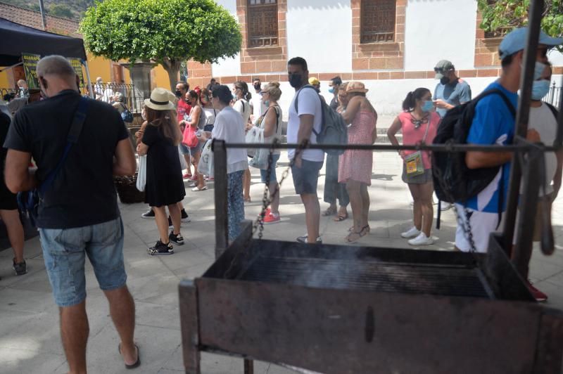 Dia del Pino: peregrinos llegando y visitando a Teror