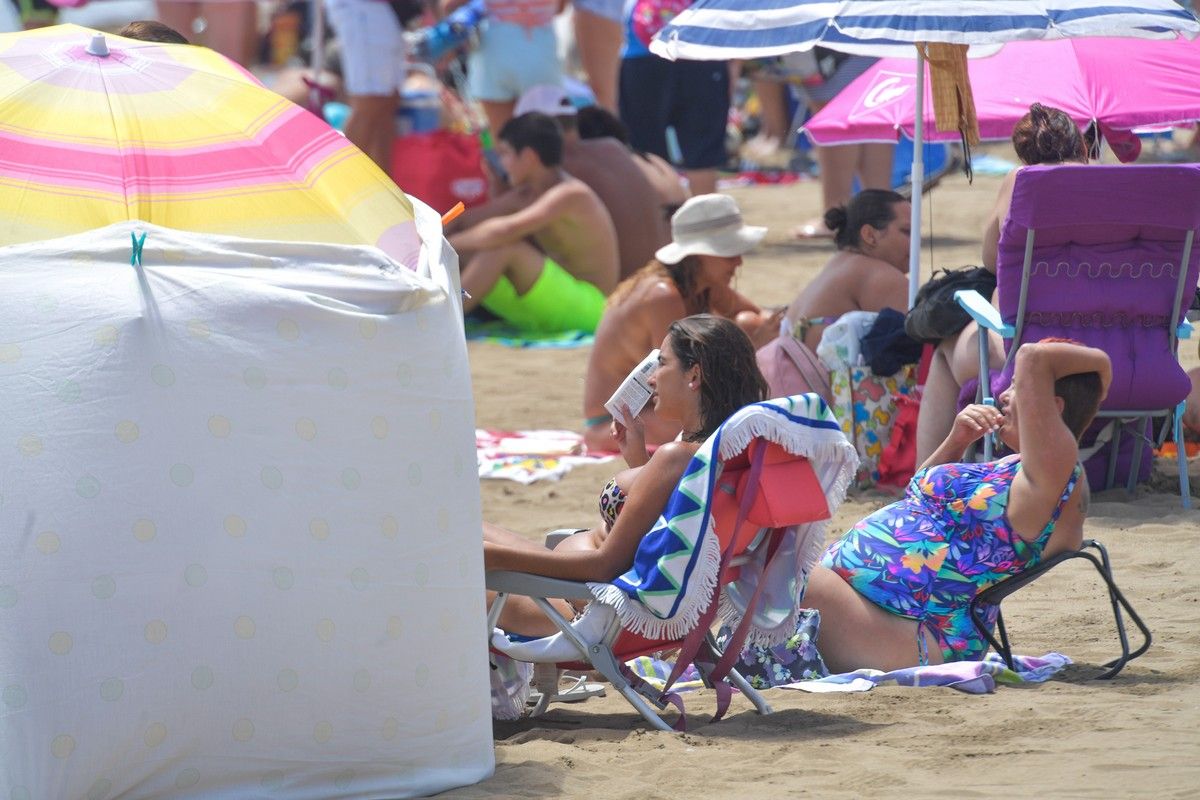 Un sábado de playa en Las Alcaravaneras (21/08/21)