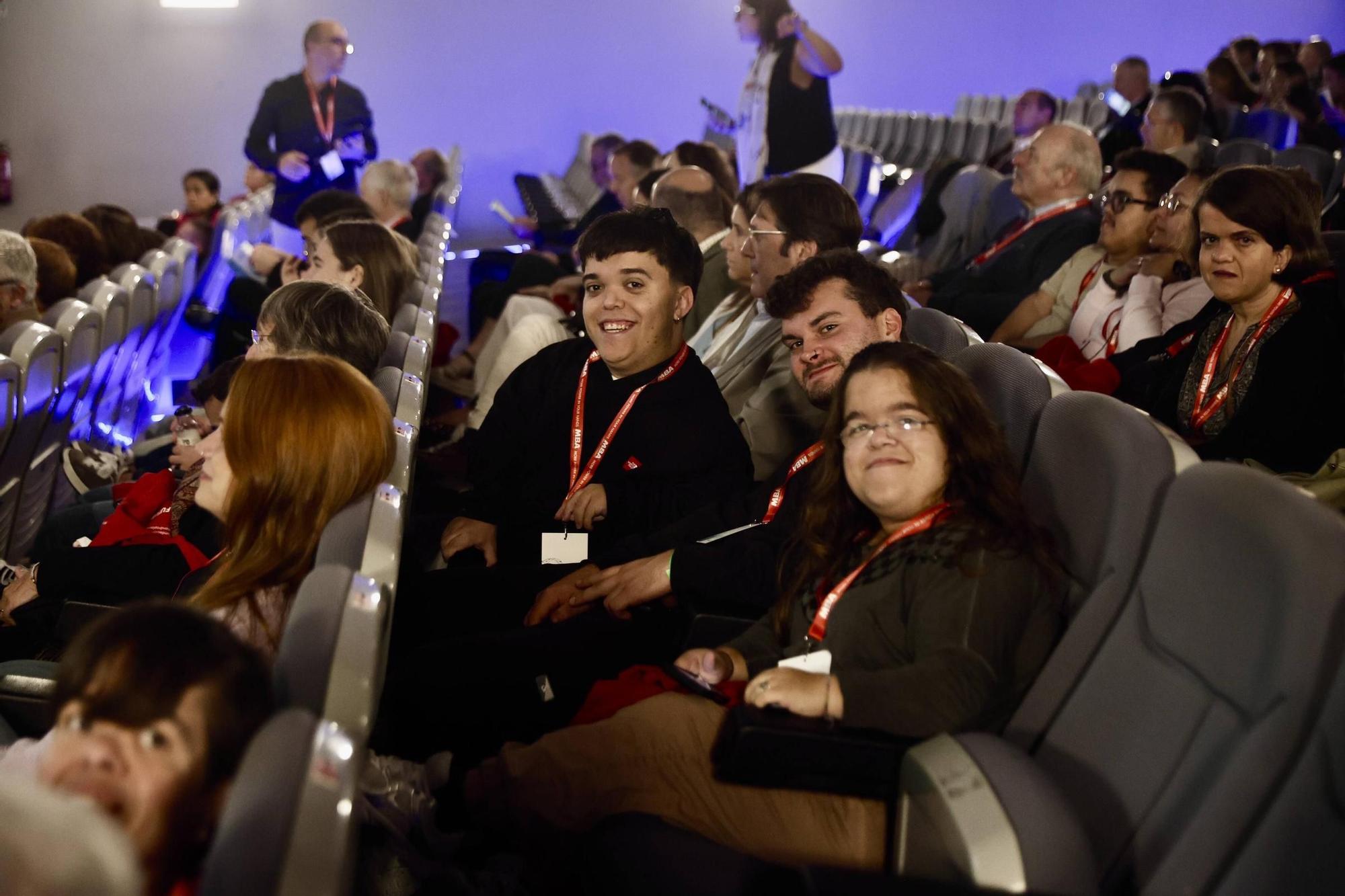 En imágenes: así fue el acto inaugural del congreso de acondroplasia de Alpe en Gijón