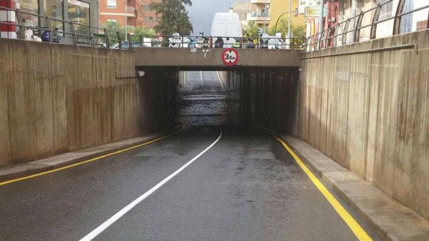 El túnel de la avenida Fabián Escribano se inunda cada vez que caen lluvias abundantes