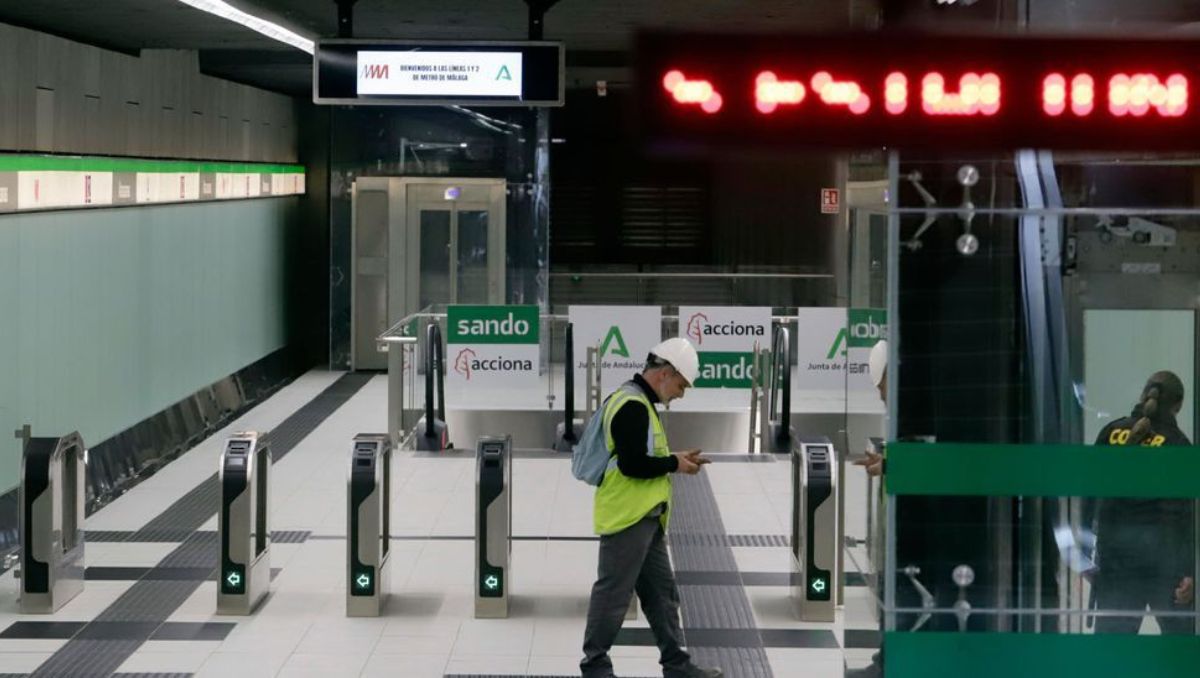 Pruebas en el tramo del metro de Málaga y visita a la estación de Atarazanas.