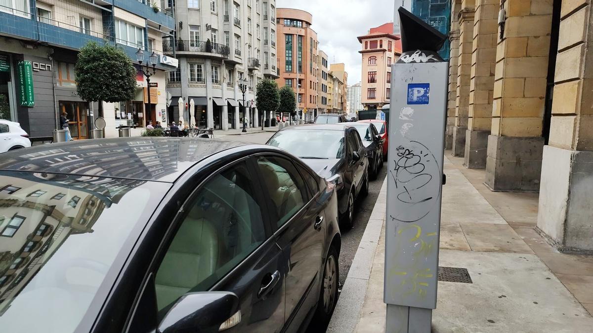 Un parquímetro en la zona de aparcamiento regulado de la calle Marqués de San Esteban