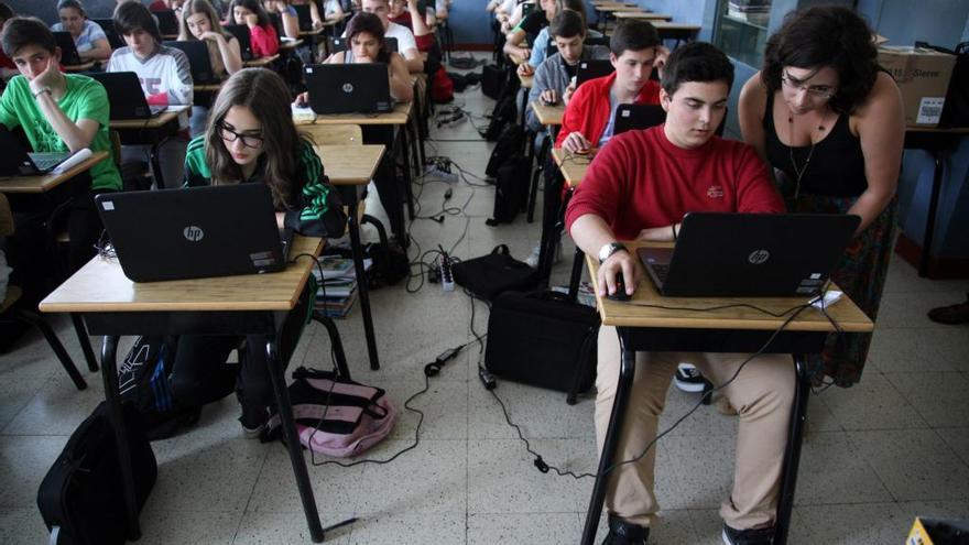 Alumnos gallegos relizan la prueba de PISA en Galicia // Bernabe / Luismy