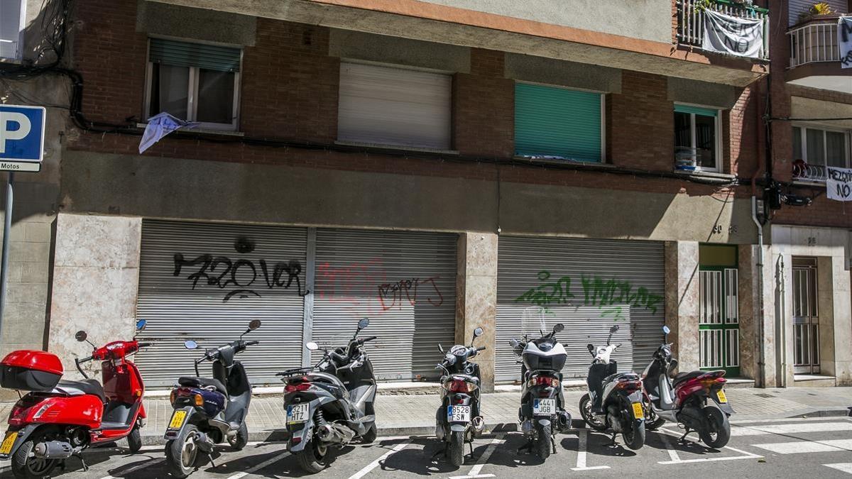 Barcelona   ( Barcelones )  12 05 2017   Barcelona  Nuevo local de la Comunidad Musulmana de Nou Barris  a cuya construcciona se oponen algunos vecinos             Arxiu   DG   170512  ex   0      en la foto     Fachada del los bajos donde esta proyectado la ubicacion de la nueva mezquita  en la c  Japon         FOTO   PUIG  JOAN