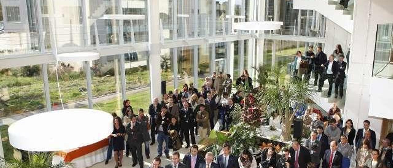 Asistentes a la inauguración de la ampliación del edificio &quot;Asturias&quot; en el Parque Tecnológico.