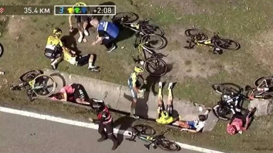 Vídeo | Una greu caiguda grupal a l&#039;Itzulia involucra Vingegaard, Roglic i Evenepoel