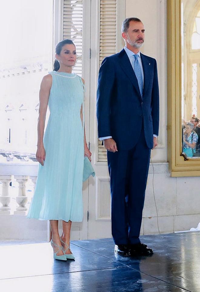 Letizia Ortiz con vestido verde menta en Cuba