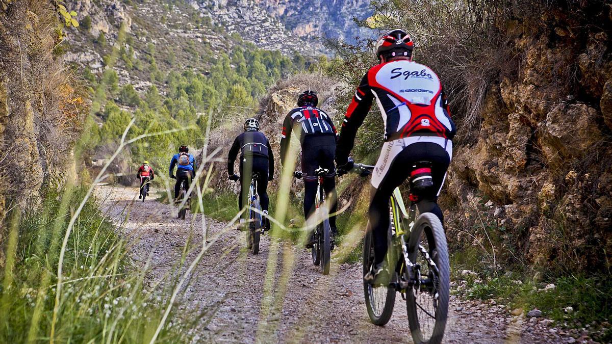 La oferta de cicloturismo es uno de los puntos fuertes de este municipio de El Comtat.  | JUANI RUZ