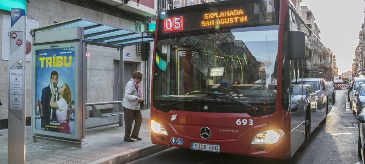 Una autobús del servicio público de Alicante