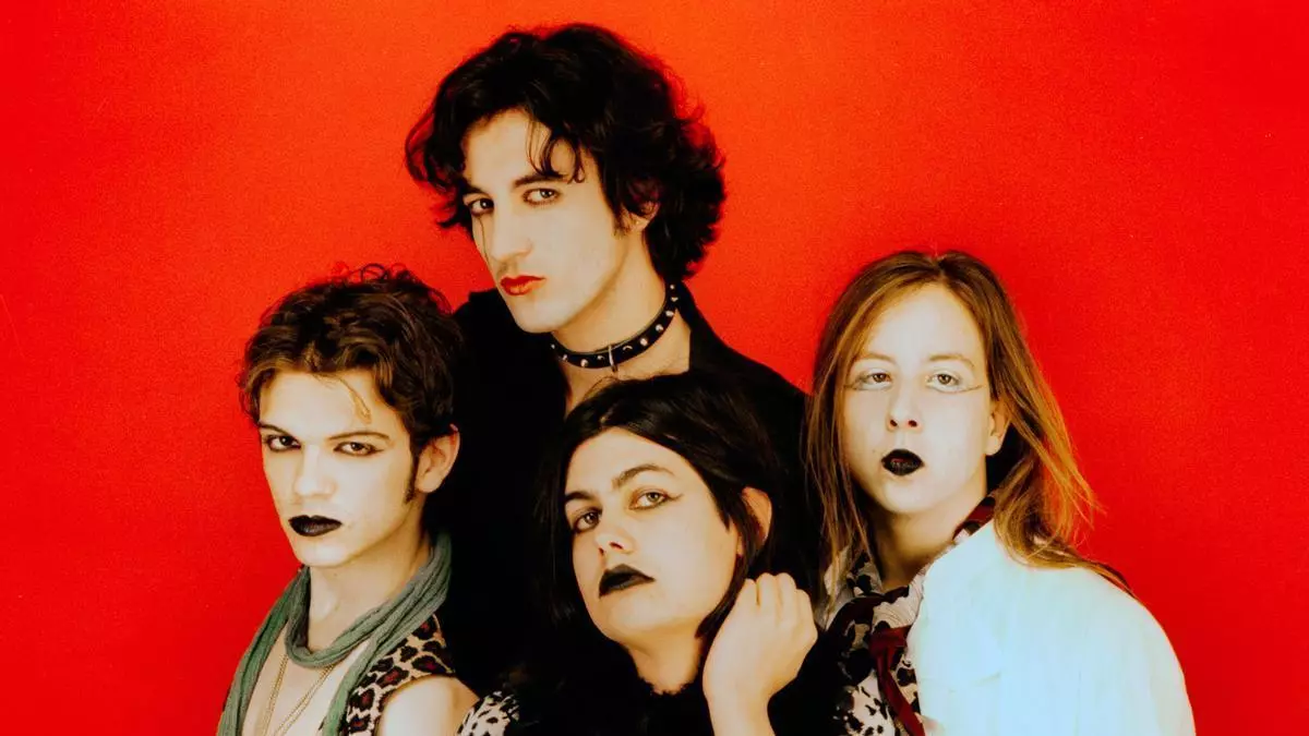 La legendaria banda asturiana de glam-rock "Babylon Chat" vuelve a reunir a su formación original en dos conciertos únicos al cumplirse 30 años de su primer LP, "Sex Shop"