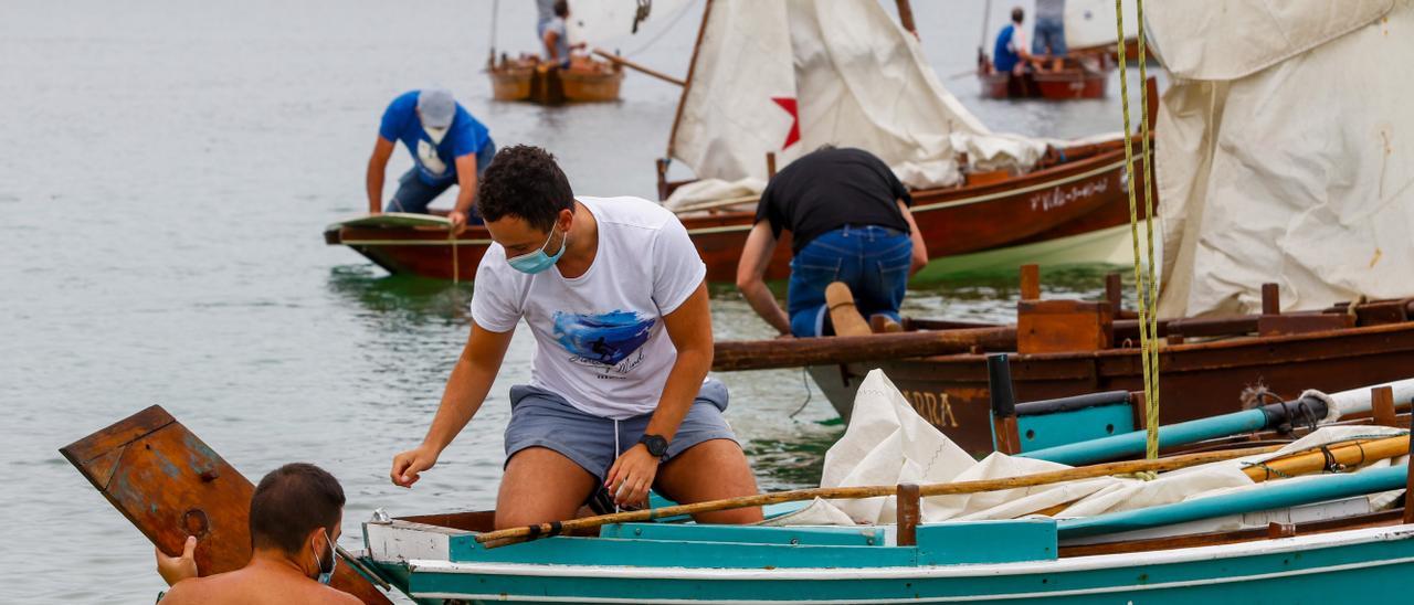 Regata de embarcaciones tradicionales en A Illa de Arousa