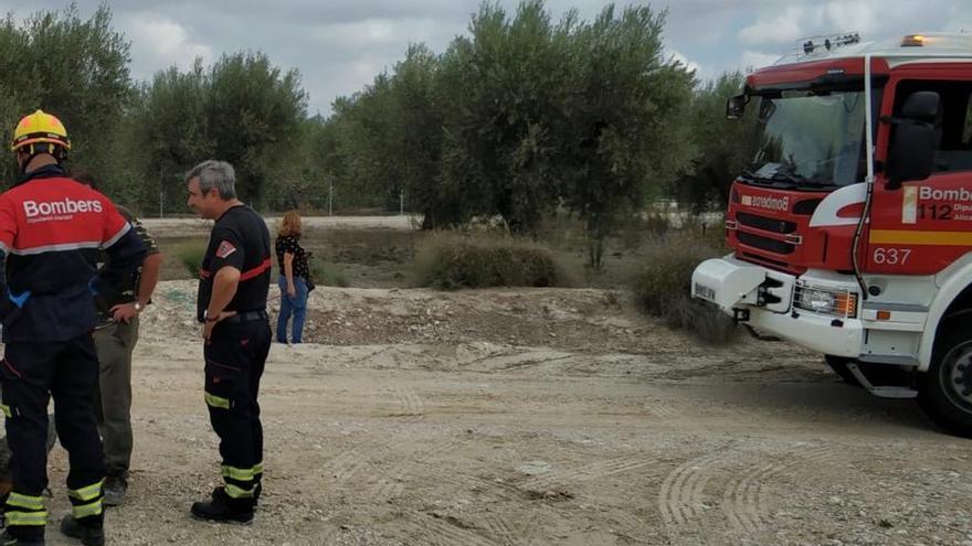 Rescatado un hombre de 80 años tras caer a un hoyo en Benferri