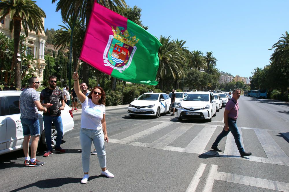 Este martes, los taxistas han continuado con sus movilizaciones