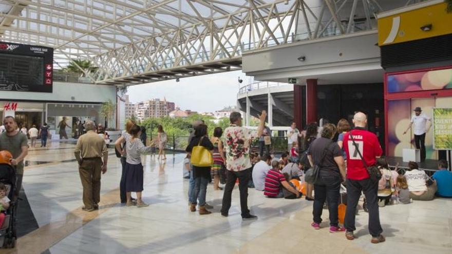 Economía estudia anular las cinco zonas con libertad horaria de Valencia