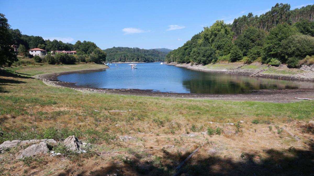 El embalse de Eiras, la pasada semana, en el nivel más bajo de su historia.
