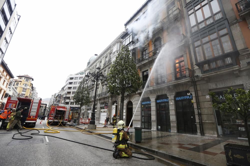 Incendio en la calle Uría de Oviedo