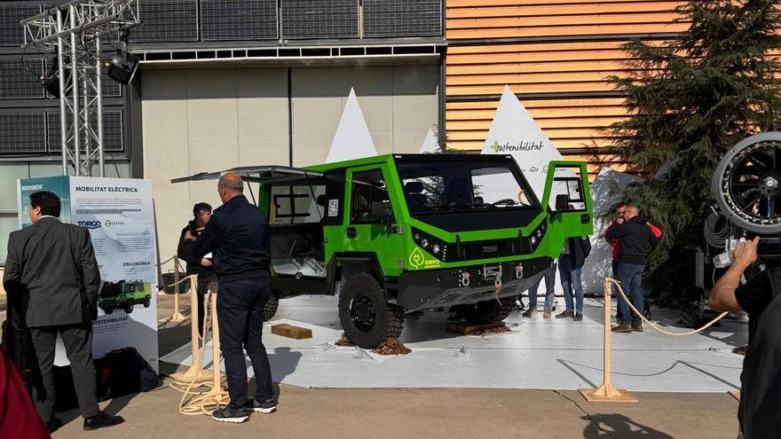 Ferrocarrils de Catalunya compra el primer vehículo eléctrico Torgo de la viguesa Little