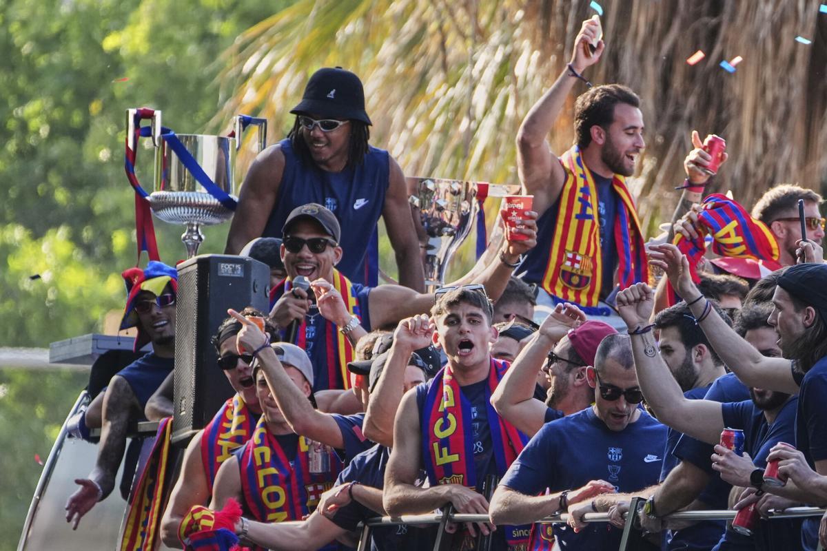 FC Barcelona players celebrate on the top of a bus their victory in the Spanish league title in Barcelona, Spain, Friday, May 16, 2025. (AP Photo/Emilio Morenatti) FC Barcelona players celebrate on the top of a bus their victory in the Spanish league title in Barcelona, Spain, Friday, May 16, 2025. (AP Photo/Emilio Morenatti)