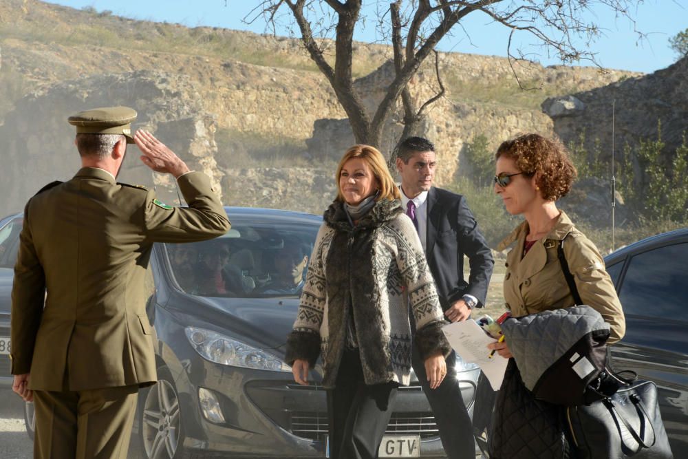 Maria Dolores de Cospedal visita el Castell de Sant Ferran acompanyada de responsables militars