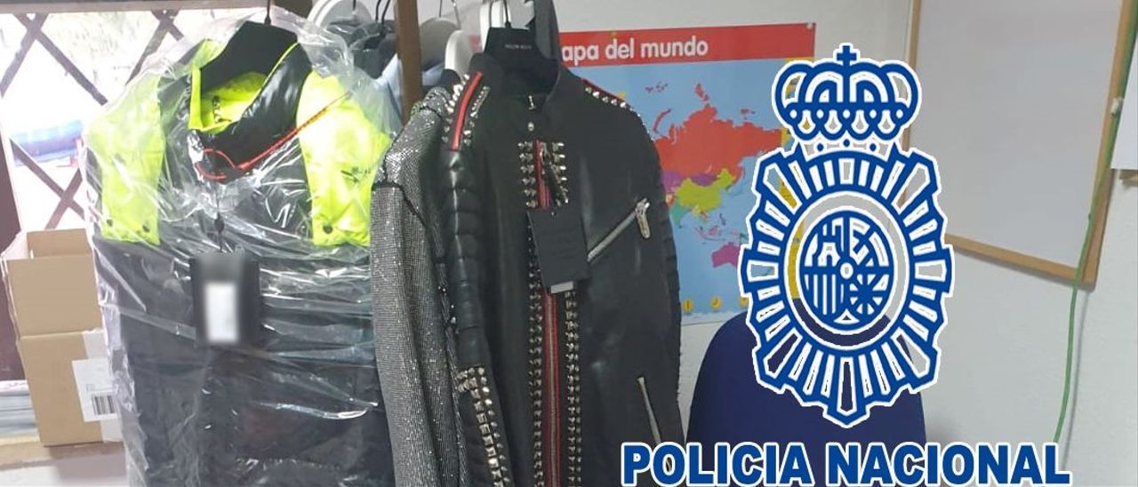 Artículos comprados por el camarero detenido por la Policía en Dénia.