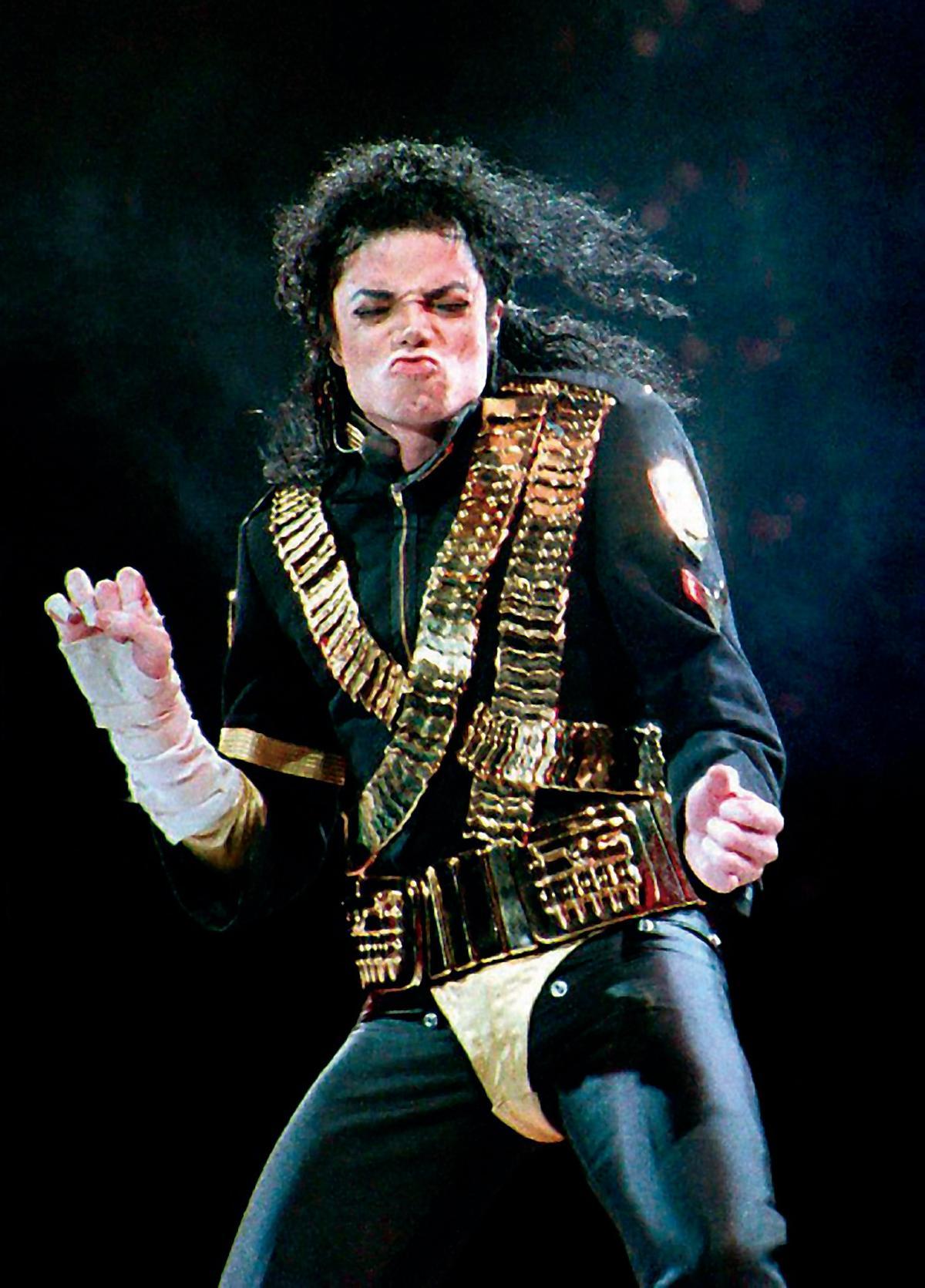 Michael Jackson, al comienzo del concierto en Tenerife, al ritmo de 'Jam'.