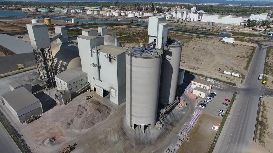 El grupo suizo Holcim compra Élite Cementos a Simetría