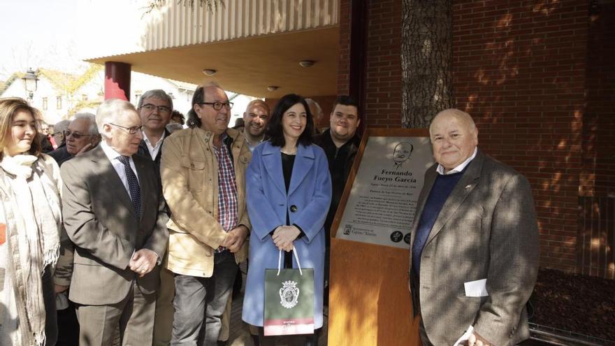 Gijón homenajea con una placa al párroco Fernando Fueyo en El Coto: &quot;Es un cura de exterior&quot;