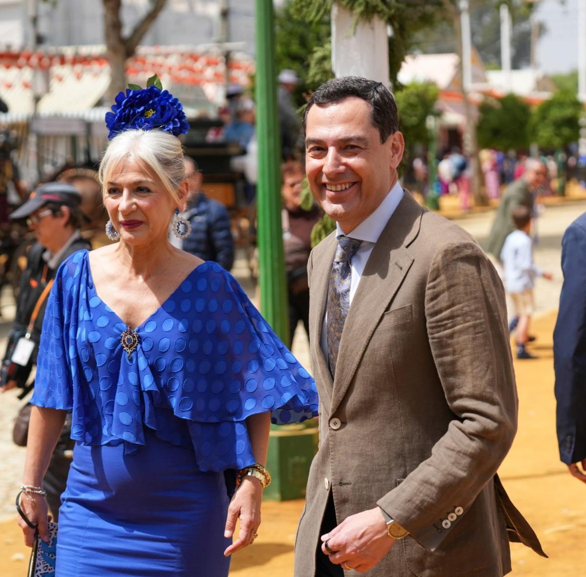 Juanma Moreno con la consejera de Cultura, Patricia del Pozo, en la Feria de Sevilla. | MARÍA JOSÉ LÓPEZ / E.P.