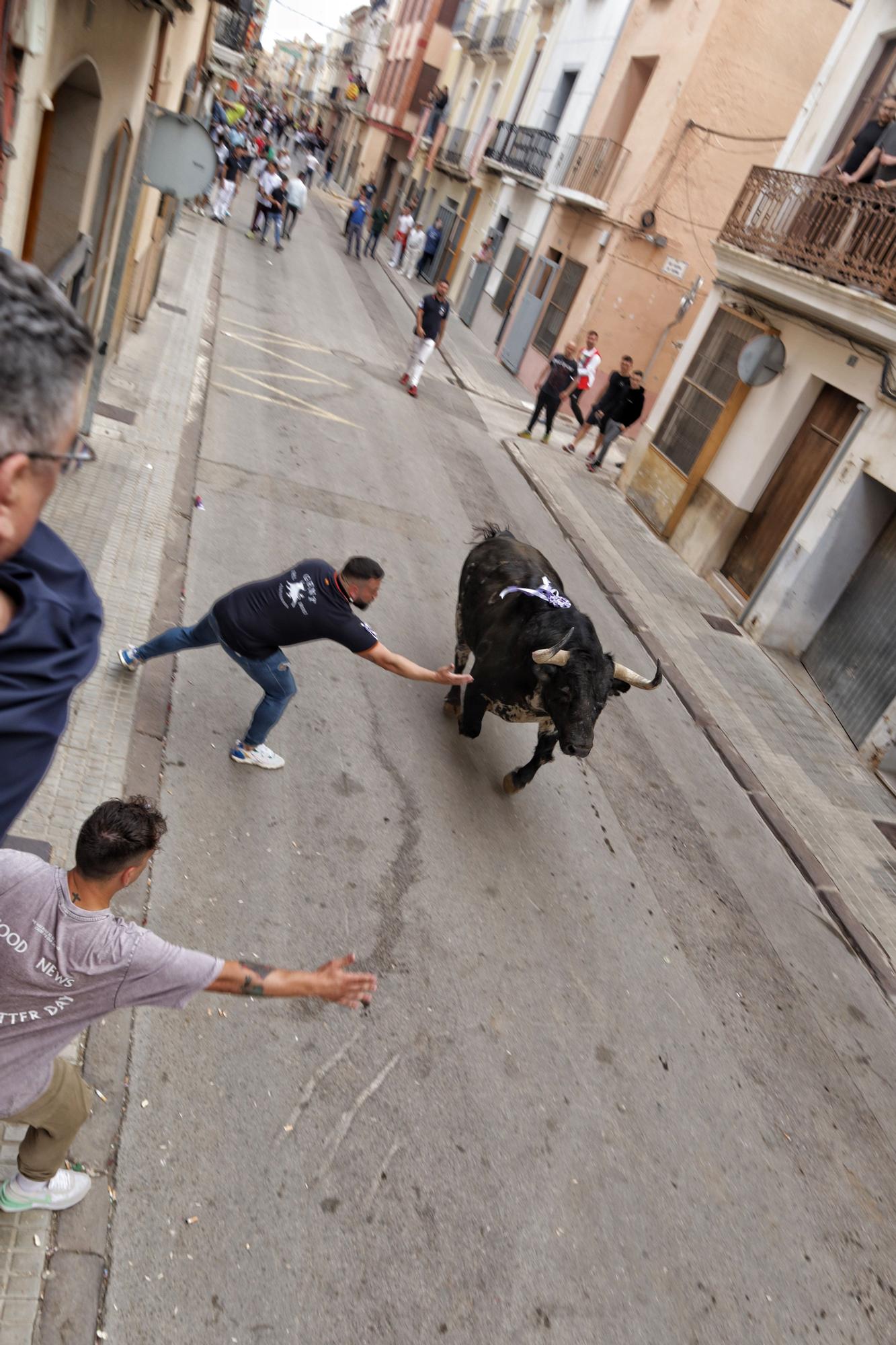 Fotos de ambiente y de los toros de la tarde taurina del martes de fiestas en Almassora