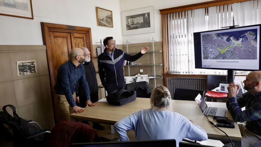 El gobierno gijonés insiste en que edificar en el plan de vías es &quot;la única solución&quot;