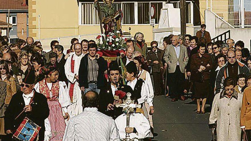 Procesión en una de las fiestas de Ceares, por San Andrés.