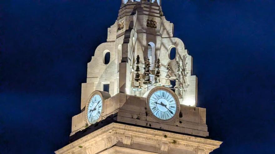 El desfase horario en las esferas del reloj de la Seu de Xàtiva