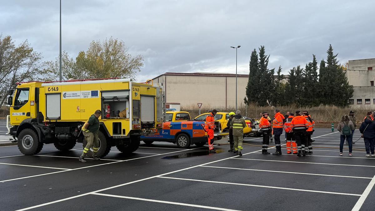 Prácticas del curso de Protección Civil para bomberos y alcaldes, en Ifeza