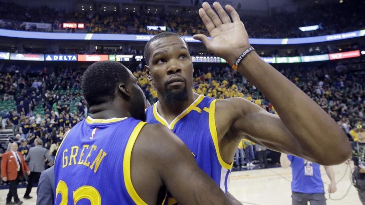 jmexposito38325144 golden state warriors  kevin durant  right  receives a hug f170507173550