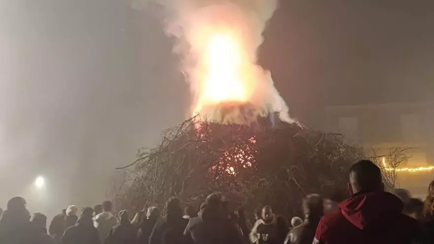 Carbajales de Alba enciende el Año Nuevo con su tradicional 'güera' de los Quintos