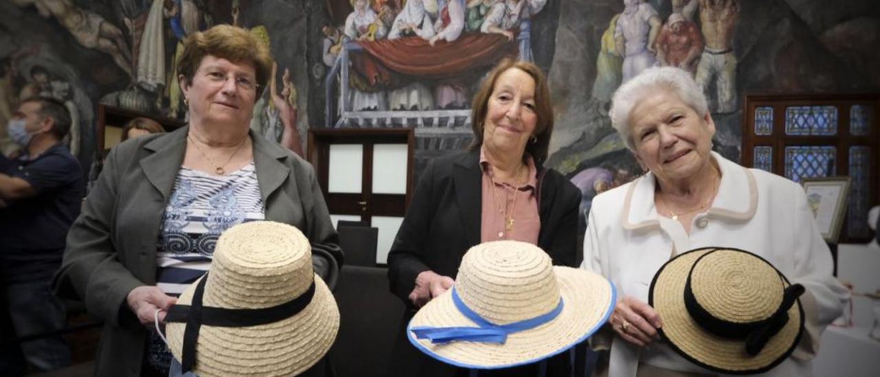 Amalia Negrón, Agustina Jiménez y Carmelina Brito.