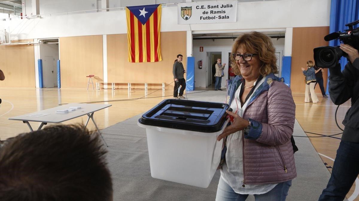 fcasals45284334 politica 1  octubre  1 o actos  gente  votando en  unas  urn181001102628