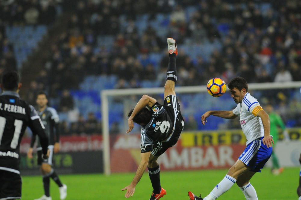 El partido entre el Zaragoza y el Real Oviedo, en imágenes