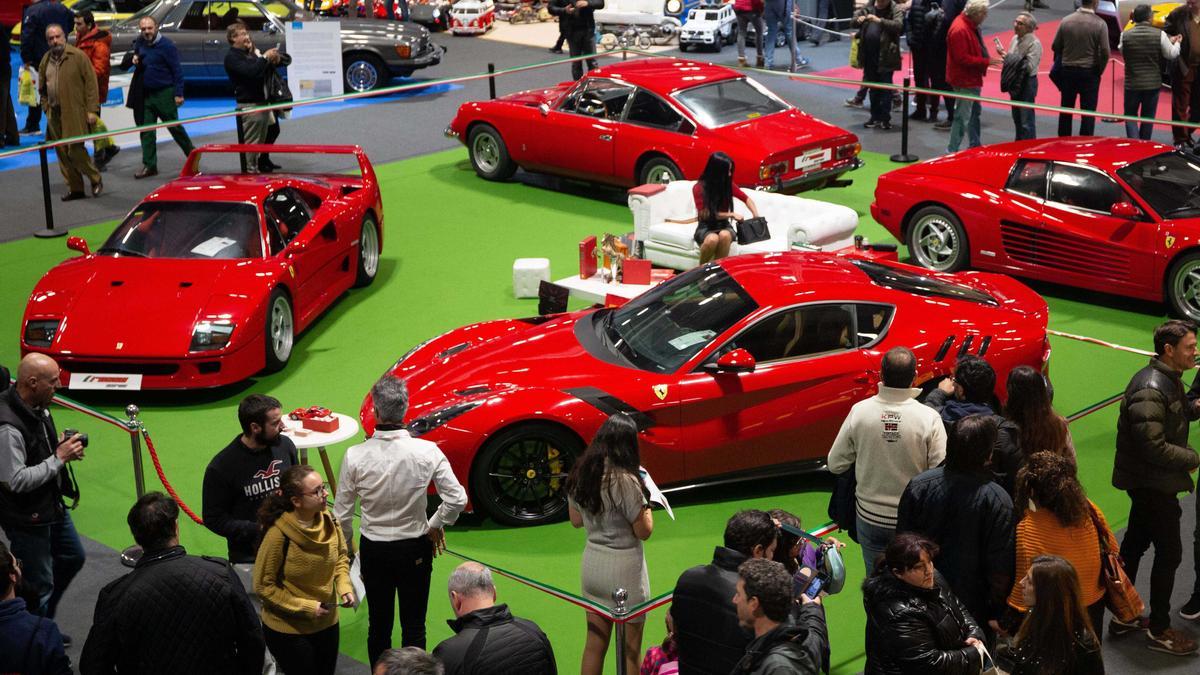 Modelos de Ferrari en el Salón del Automóvil de Vigo.