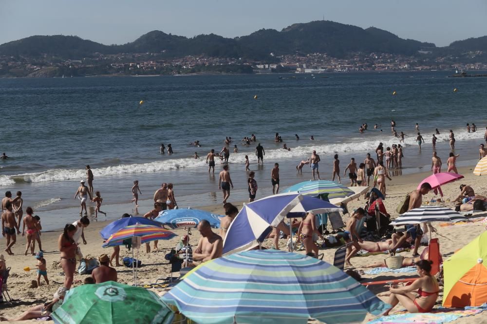 El día más caluroso de lo que va de verano inundó los arenales de las Rías Baixas