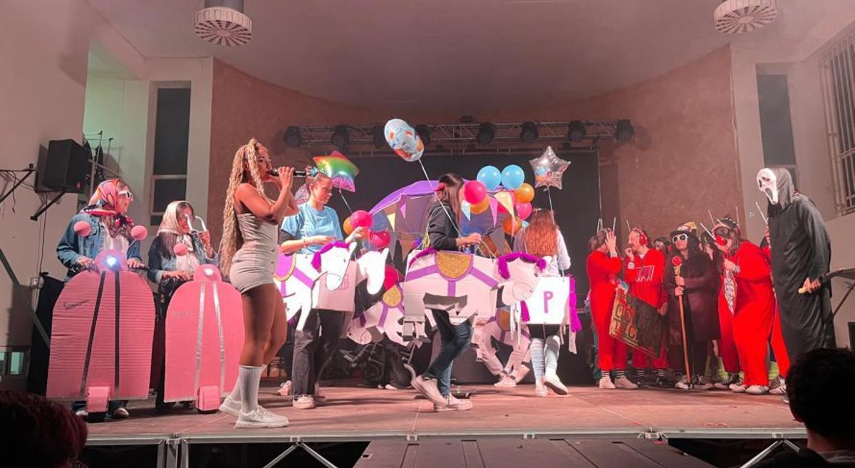 Desfile de disfraces  para pequeños y mayores.  | SERVICIO ESPECIAL