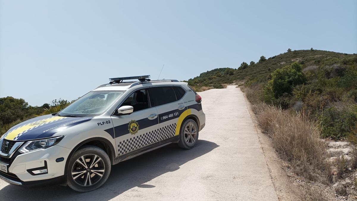 Control de Policía Local en los accesos a la Serra d&#039;Irta en Peñíscola