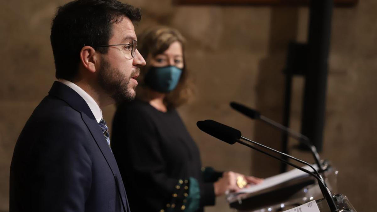 El president de la Generalitat, Pere Aragonès, atén la premsa a Palma després de reunir-se amb la presidenta del Govern Balear, Francina Armengol