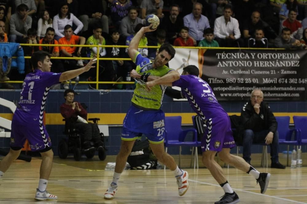 MMT Seguros - Balonmano Torrelavega