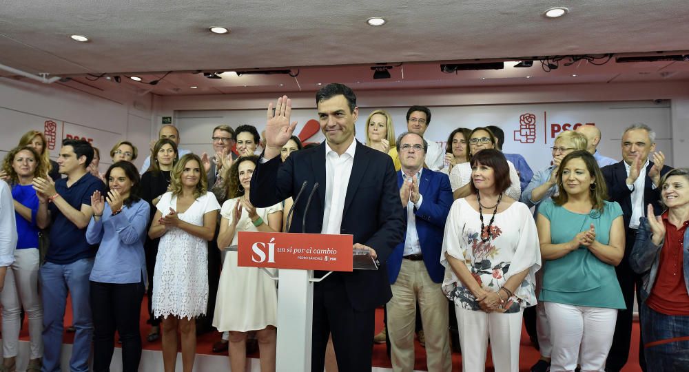 Nit de cares llargues al PSOE