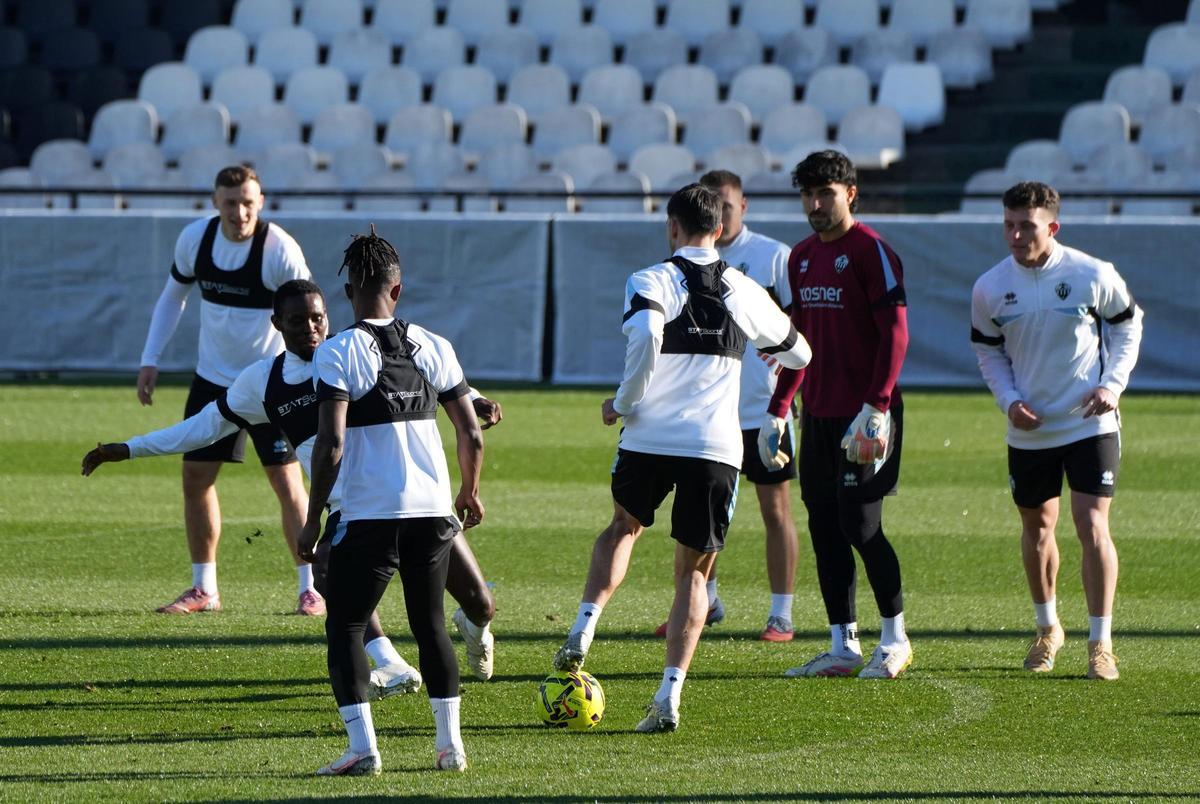 Galería | El entrenamiento del CD Castellón en imágenes, con el Leganés entre ceja y ceja