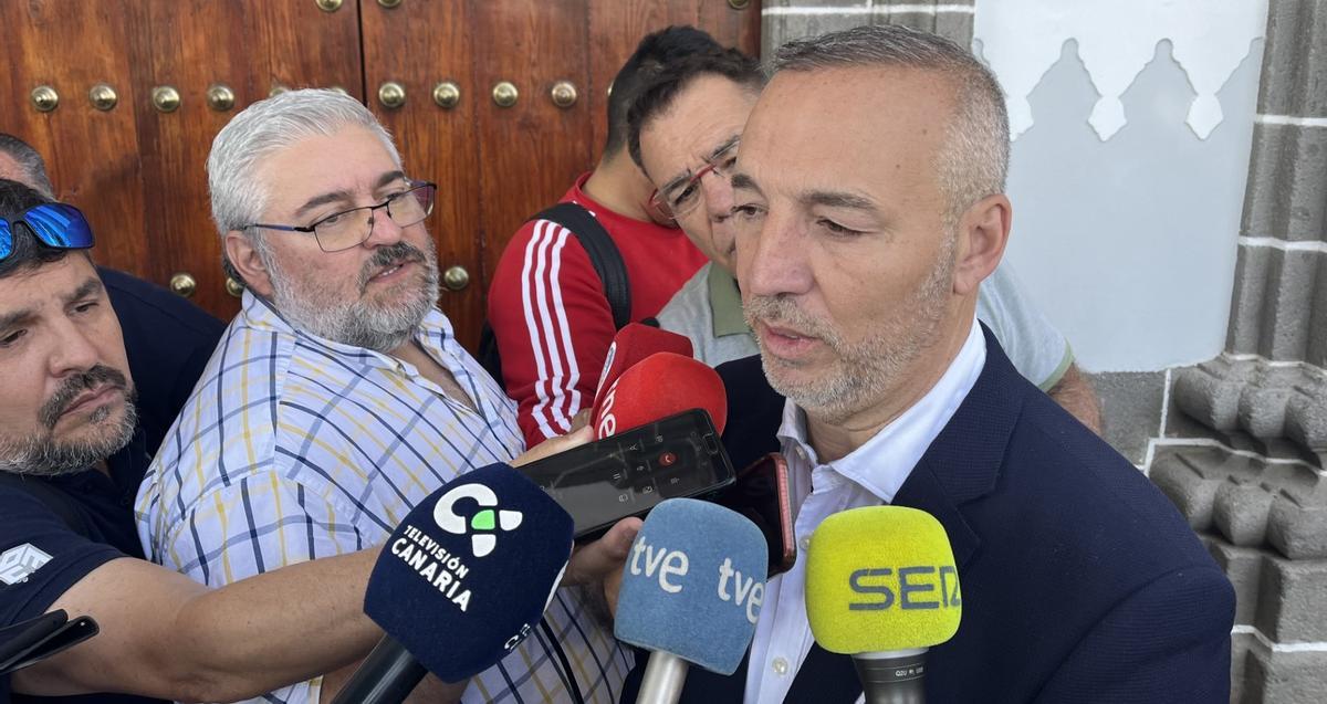 Ramírez, esta mañana, durante la visita del plantel de la UD a la Basílica de Teror.