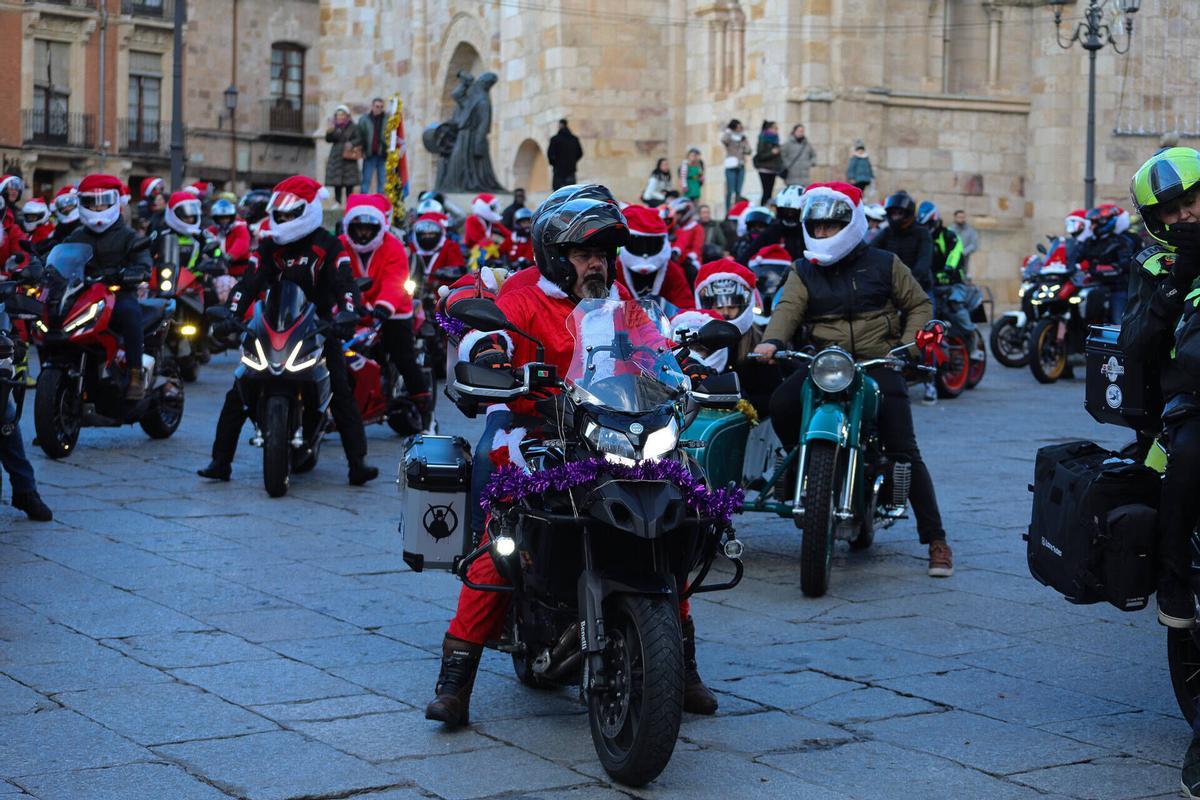 Zamora. Plaza Mayor. Papanoelada motera.
