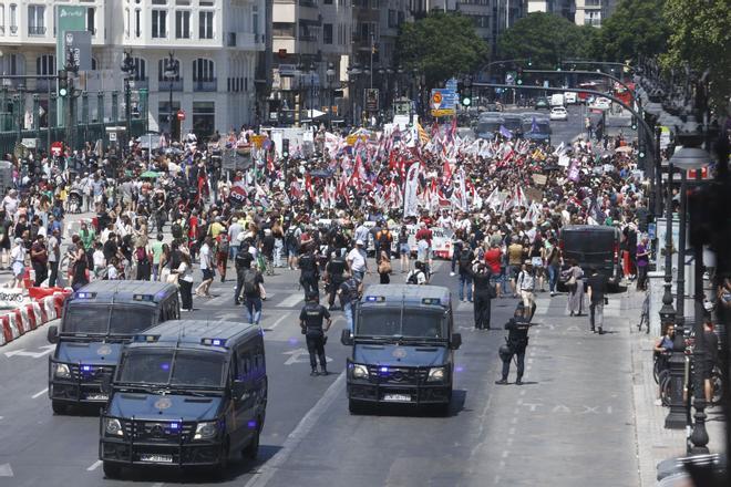 Todas las imágenes de la primera manifestación del 29-M en València